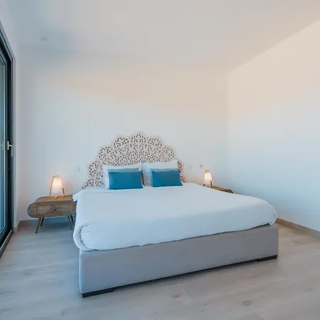 Dino With Ocean View Villa