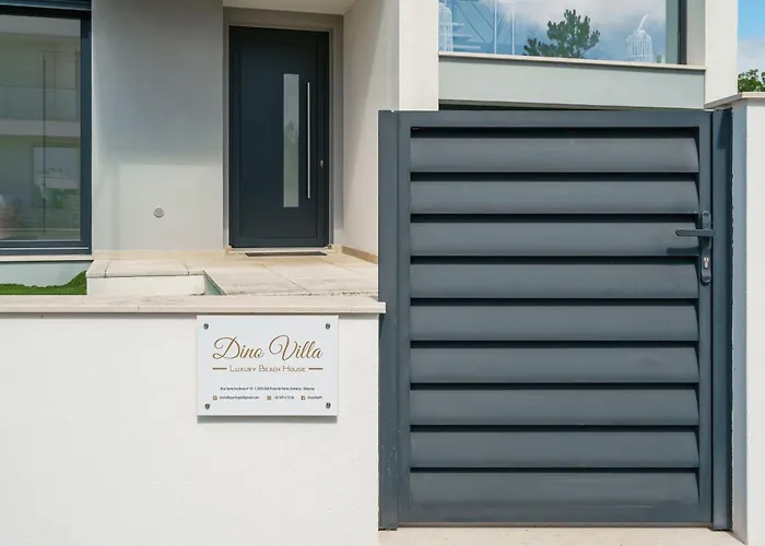 فيلة Dino With Ocean View