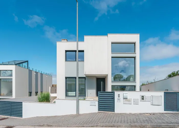 فيلة Dino With Ocean View Ribamar (Lourinha)