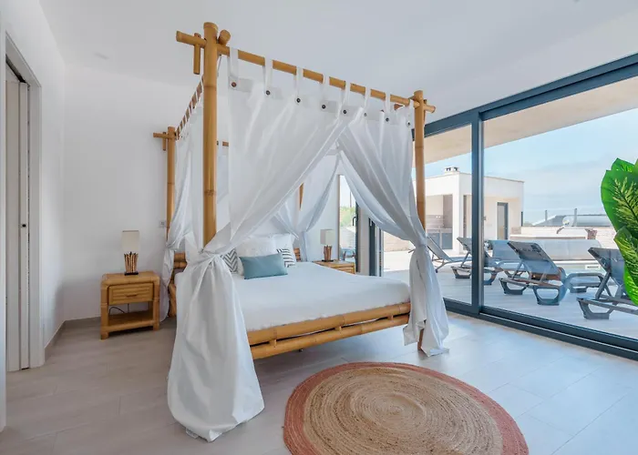 Dino With Ocean View فيلة