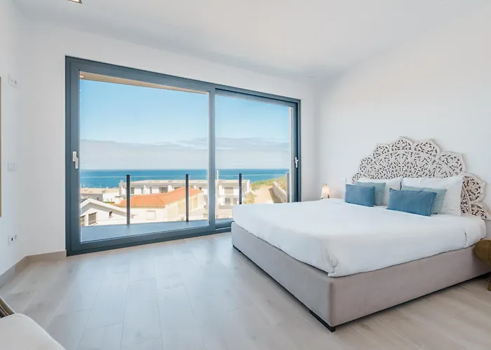 Dino With Ocean View * Ribamar (Lourinha)