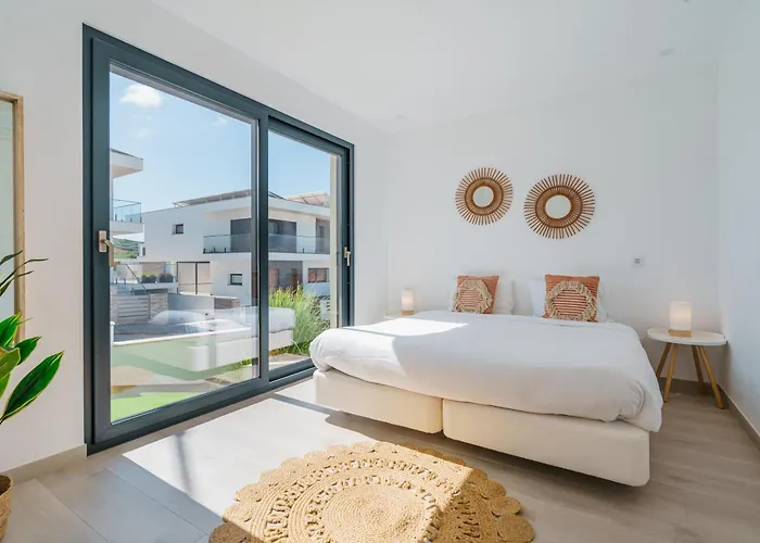 Dino With Ocean View Ribamar (Lourinha)